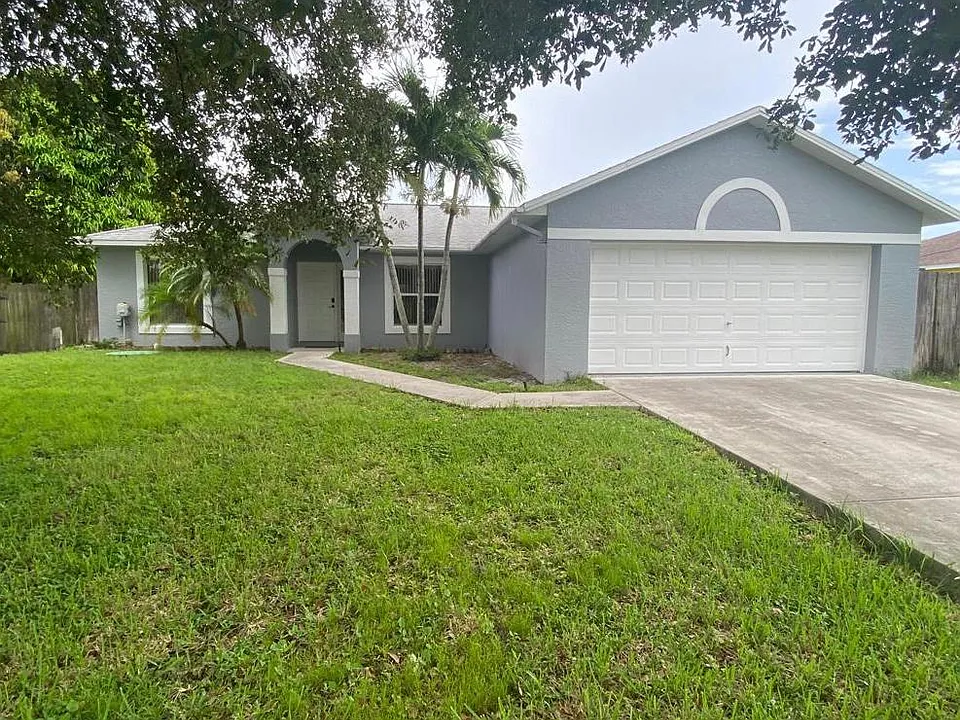 437 SW Parish Ter