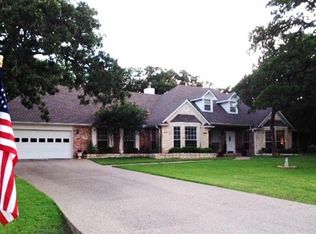 111 Lone Star Dr, Lake Kiowa, TX 76240