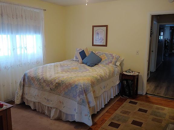 5th image of 689 Squaw Rock Rd