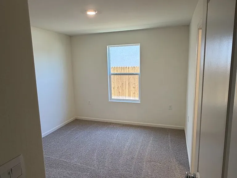 656 Skyler Ln — Photo 5