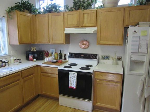4th image of 5858 Versailles Ave
