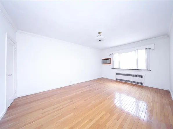 4715 Bedford Avenue image 11 of 35