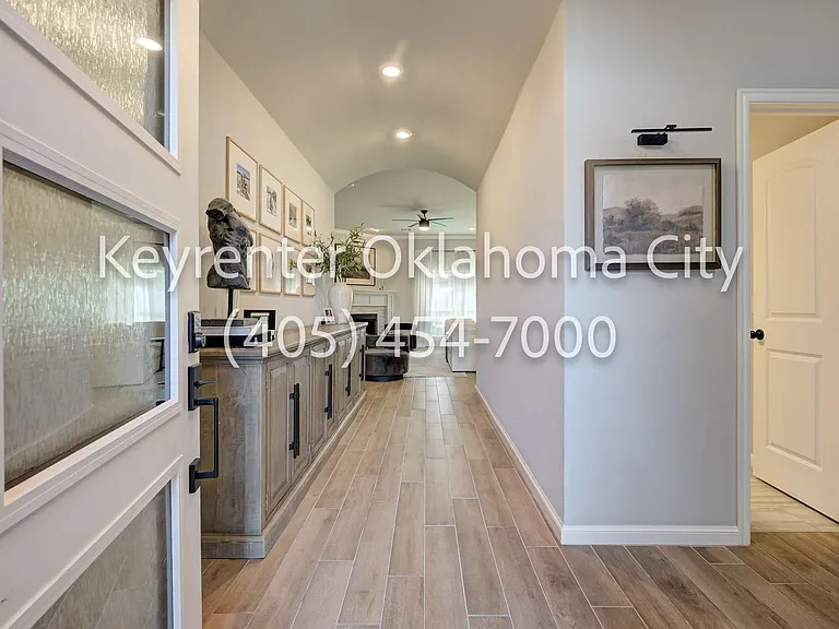 4200 NW 156th Ter — Photo 4