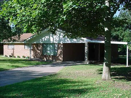2nd image of 1803 Singing Wind Dr
