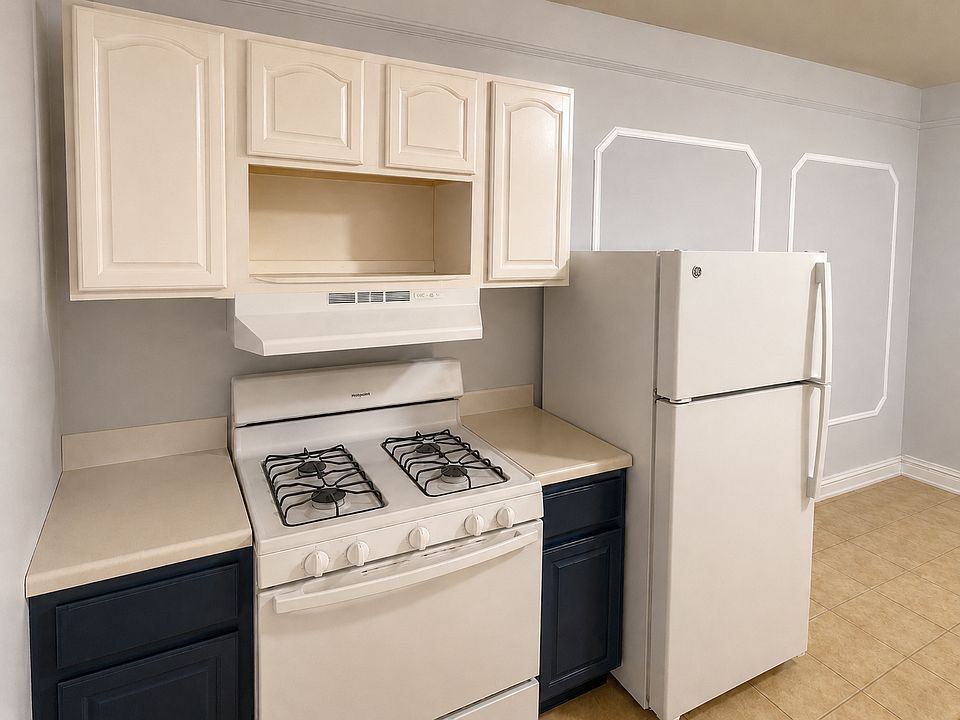 1st image of 328 Summit Ave #1C