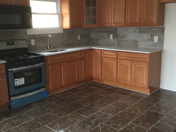 2nd image of 384 Britton Ave #2FL