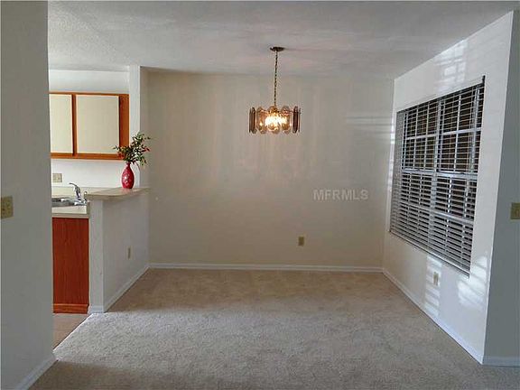 5th image of 1522 Woodsglen Dr