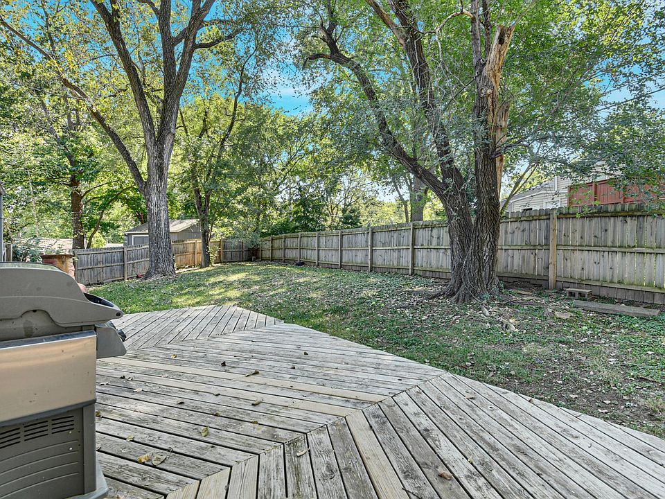 7411 Woodson St, Overland Park, KS 66204 Zillow