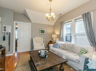 1043 W Grace St #3B, Chicago, IL 60613