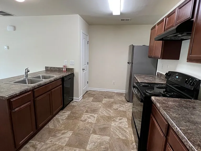 416 Oconner Blvd — Photo 4