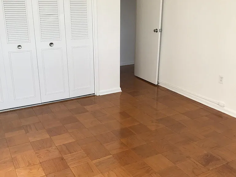 10401 Grosvenor Pl #1427 — Photo 13