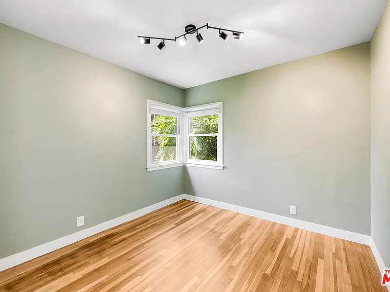 1400 W Clark Ave — Photo 23