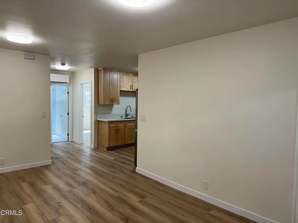 3 bed, 1.0 bath, 900 sqft, $3,000 — Photo 1