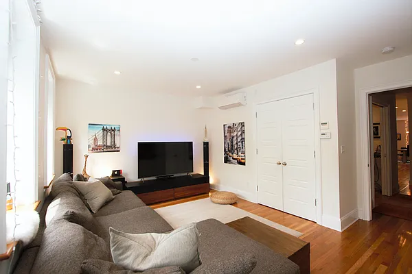 Rented by R New York | media 30