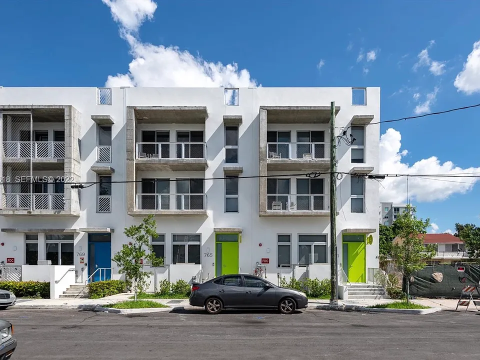 769 NW 1st St #301