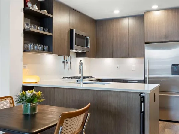 88 W 9th St NE #108, Calgary, AB T2E 4E1