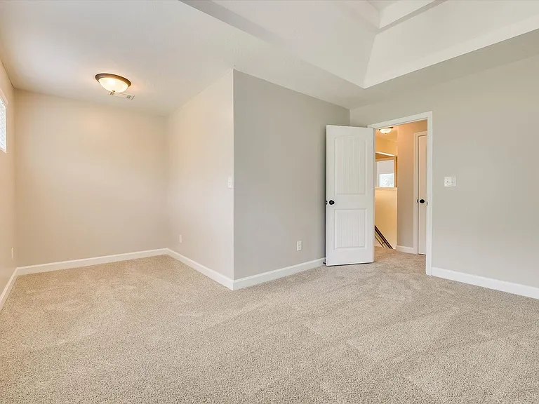 127 Radcliff Dr — Photo 32
