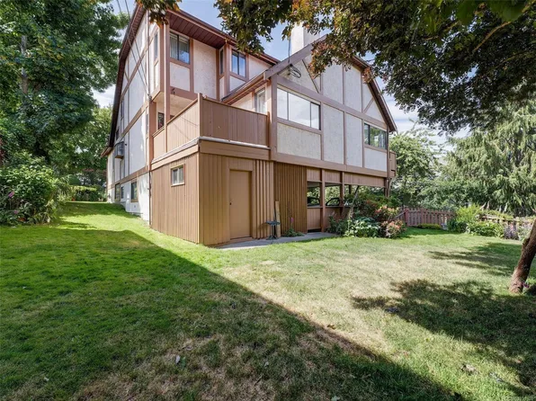 1335 Rudlin St, Victoria, BC V8V 3R9