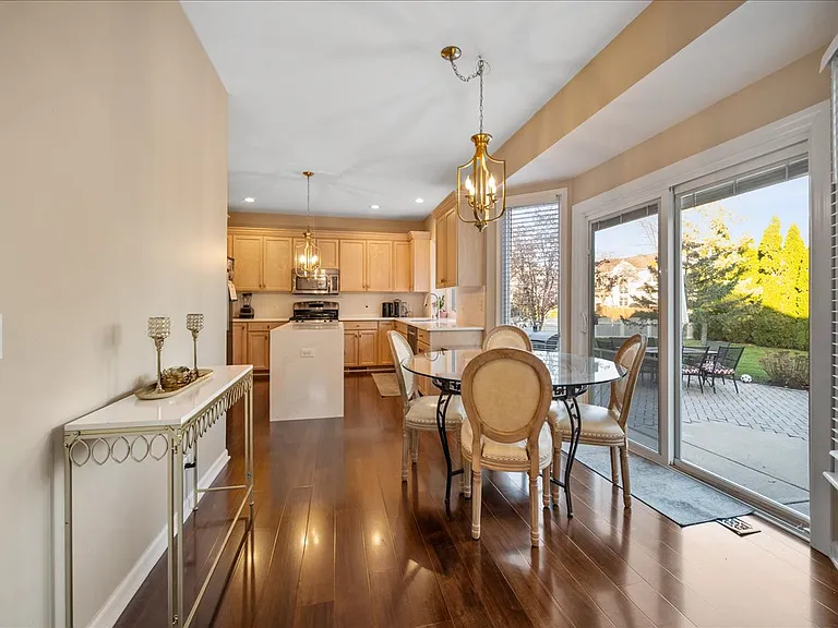 142 N Dixon Dr — Photo 15