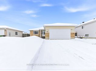 2036 Sandstone Cres, Petawawa, ON K8H 0A6