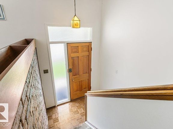 3rd image of 10 Scarboro Pl