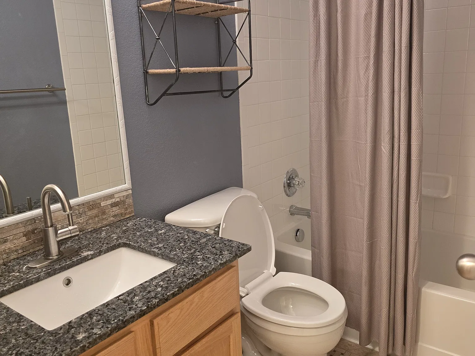 3 bed, 2208 sqft, $3,250 — Photo 4