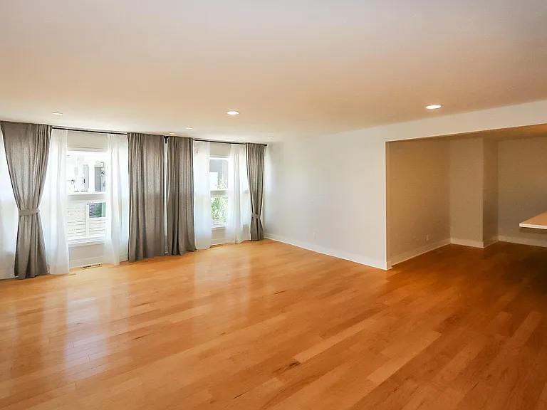 1580 E Sunnyside Ave — Photo 4