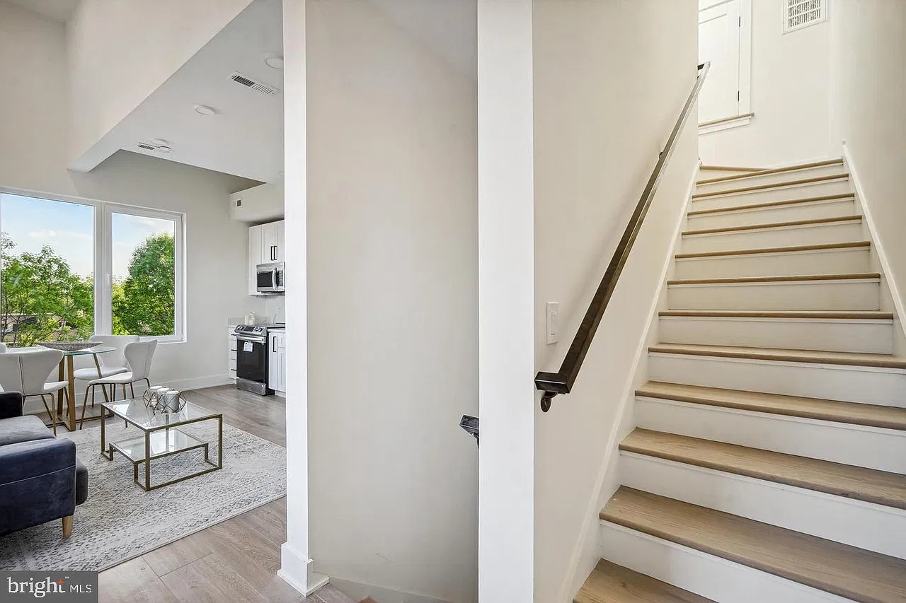 2 bed, 830 sqft, $2,850 — Photo 3