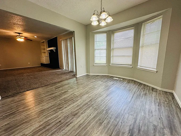 11701 N Lee Ave — Photo 10