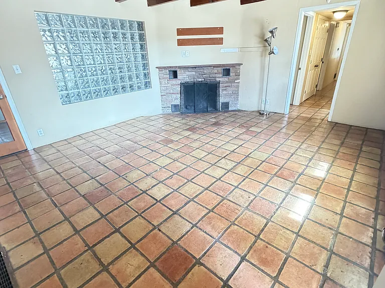 1027 E Blanton Dr — Photo 6