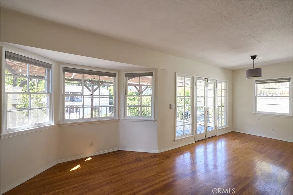 2 bed, 900 sqft, $4,195 — Photo 1