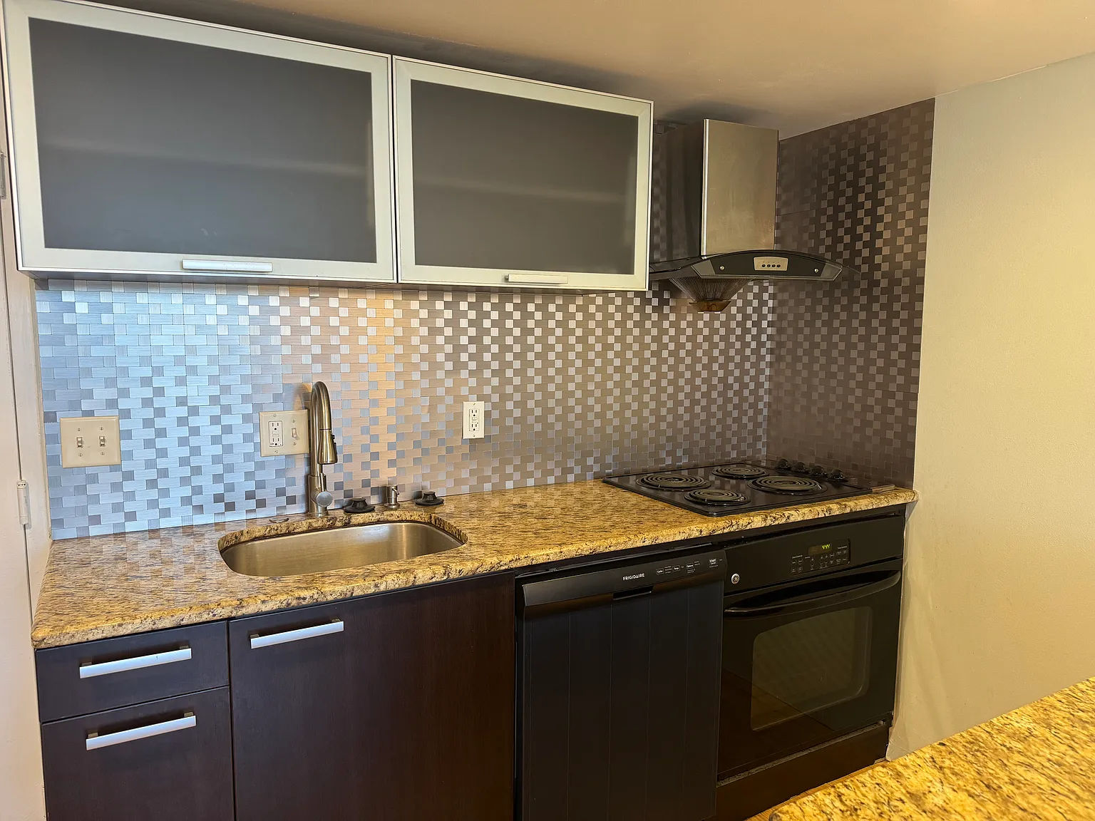 1 bed, 570 sqft, $1,400 — Photo 2
