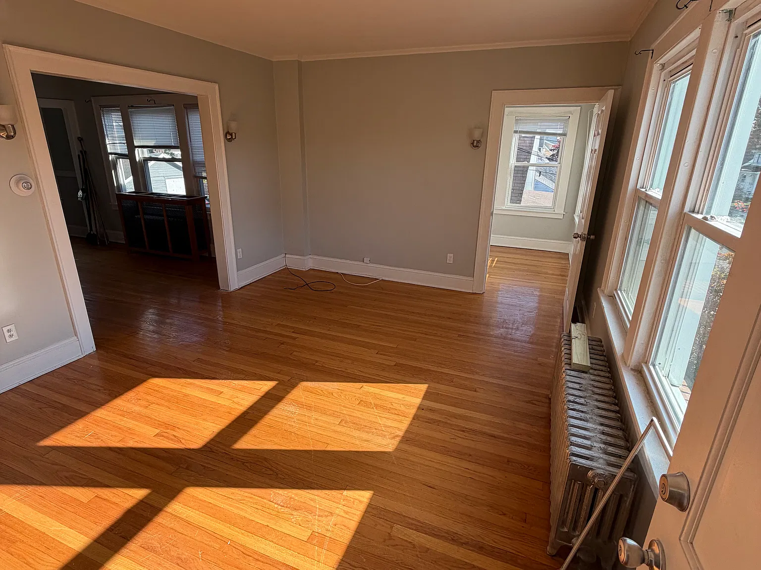 3 bed, 1256 sqft, $2,000 — Photo 3