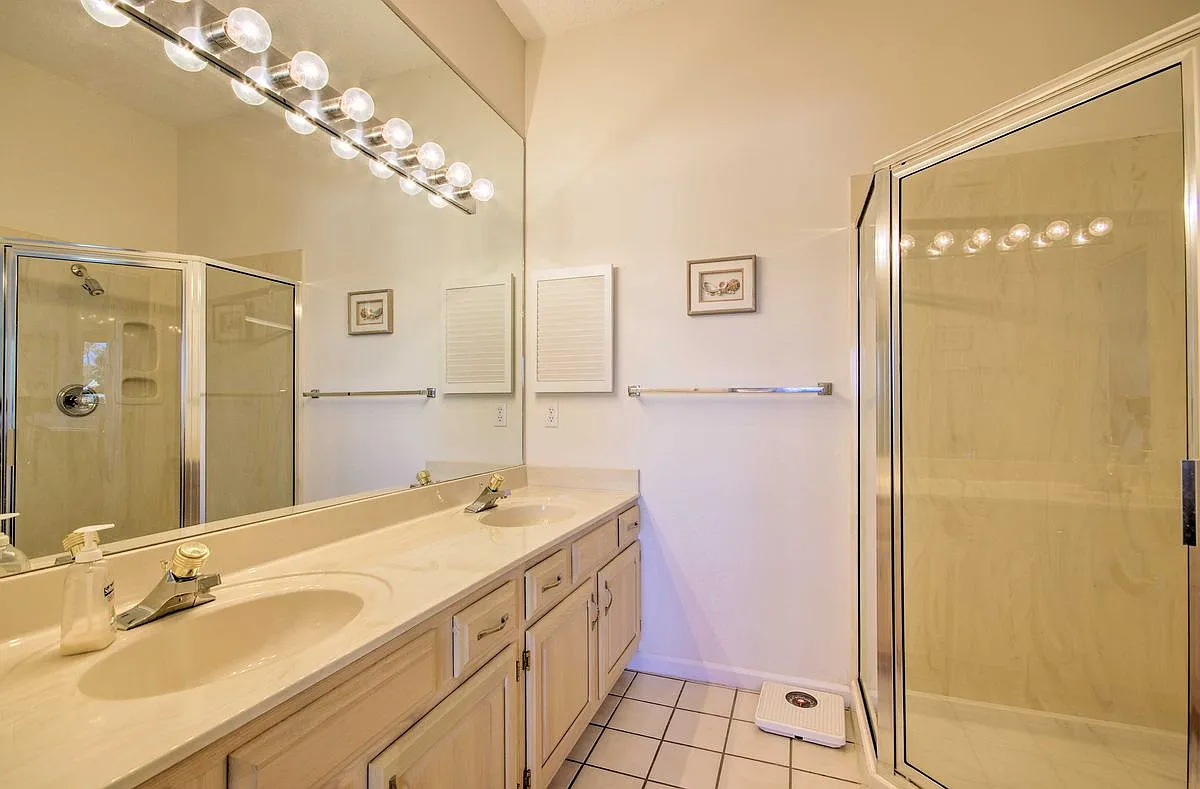 3 bed, 3.5 bath, 2486 sqft, $2,200 — Photo 4