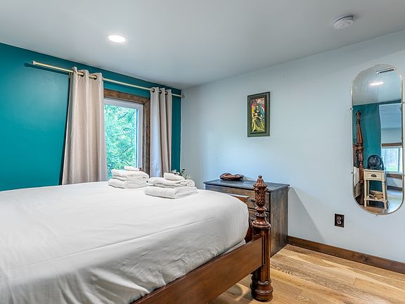 5th image of 407 Grapevine Ave