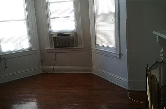 3rd image of 1104 Oakwood Ave