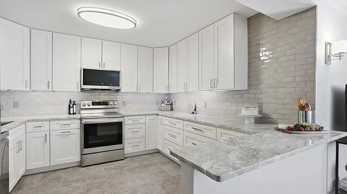 2 bed, 1385 sqft, $2,200 — Photo 2
