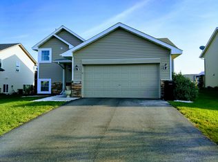 186 Arabian Ave W, Shakopee, MN 55379