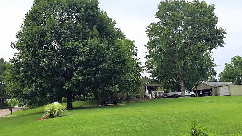 2nd image of 3915 Mesker Park Dr
