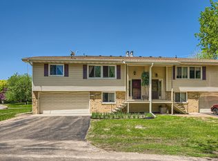 6824 Sandlewood Rd, Woodbury, MN 55125