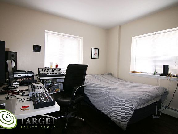 4th image of 150 Jefferson St #1