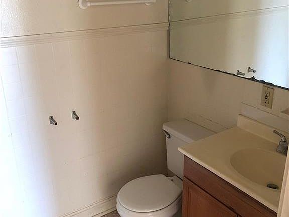 4th image of 258 Oleander Ave APT 4