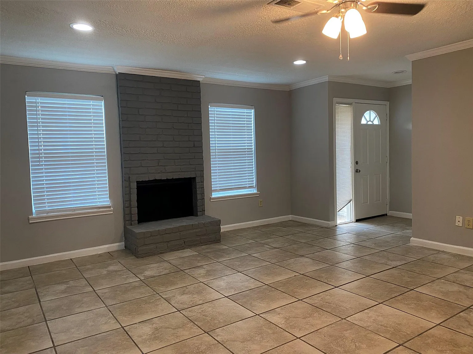 3 bed, 2.0 bath, 1517 sqft, $1,750 — Photo 2