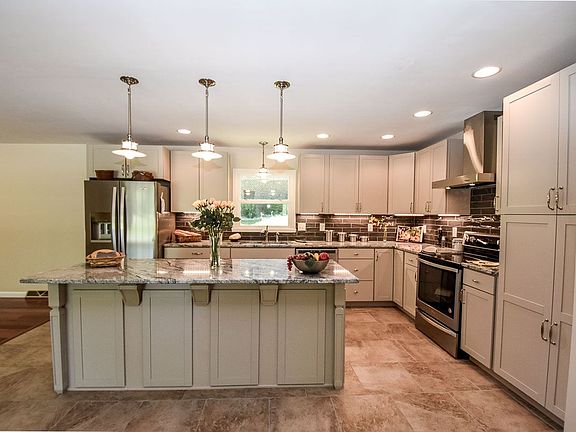 3rd image of 2518 E Covenanter Dr