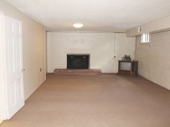 Basement Family Room w/FP 