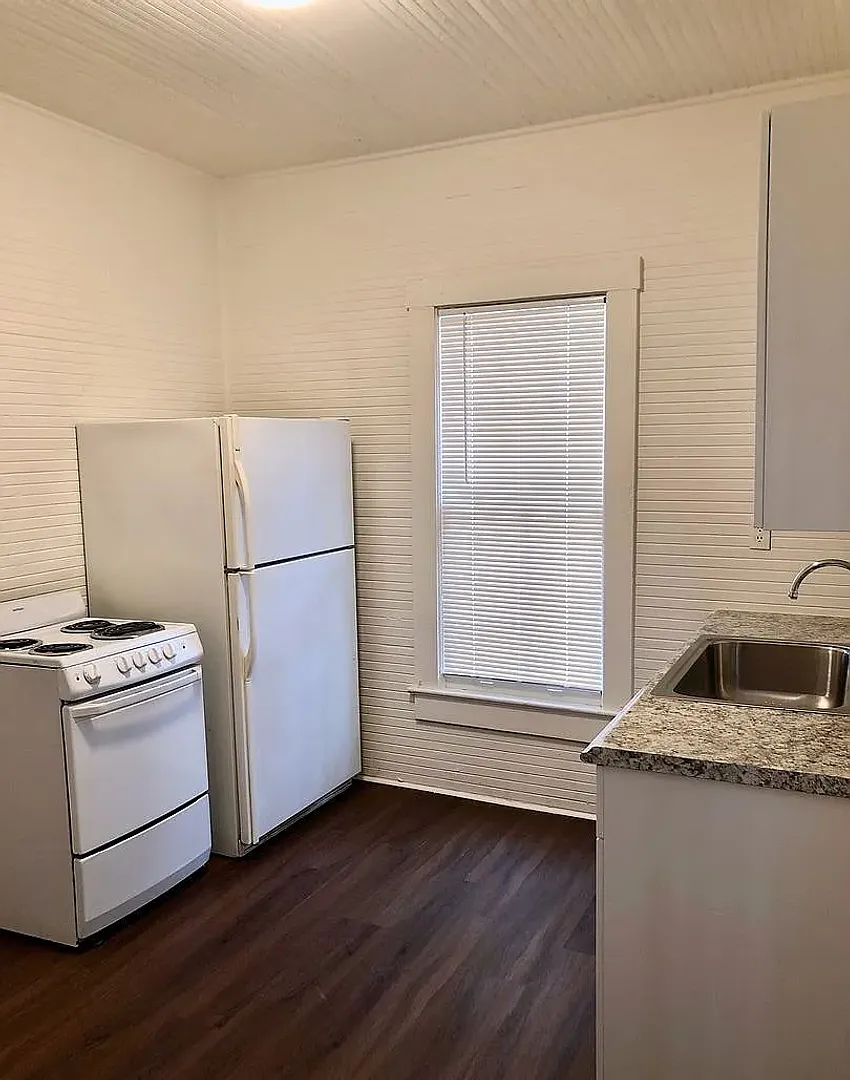 Charming Apartment in Convenient Location — Photo 4