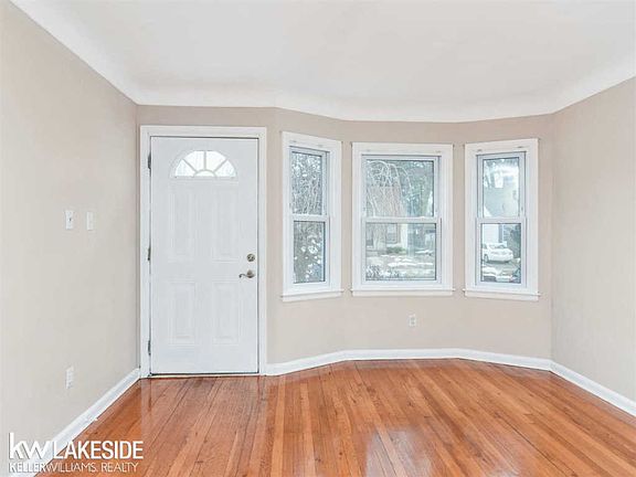4th image of 782 Flowerdale St
