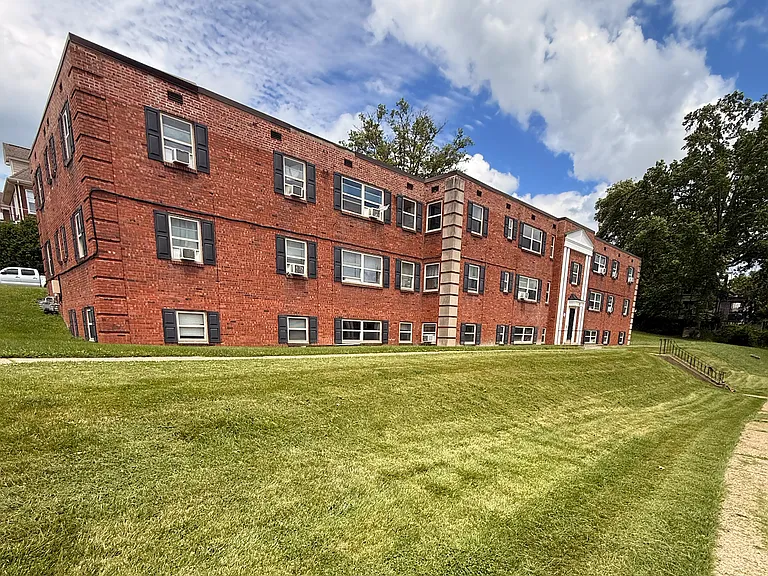 295 Hawthorne St — Photo 11