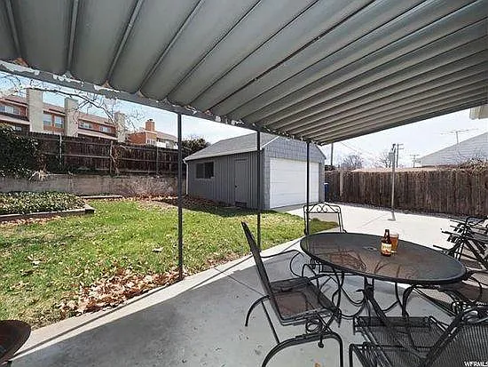 2215 S Broadmoor St — Photo 5