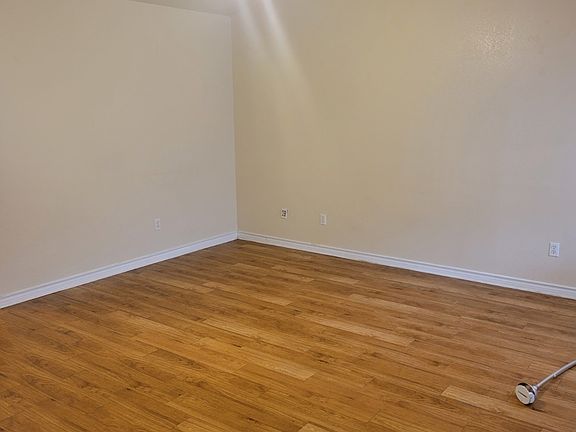5th image of 2013 Legacy Ln